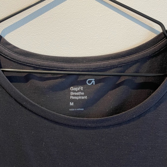 Gapfit Breathe twist front long sleeve active shirt - Picture 2 of 4